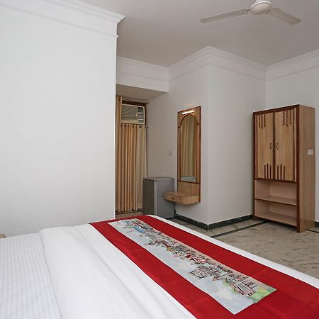 Oyo 10072 Hotel Amrit Regency Dehradún Kültér fotó