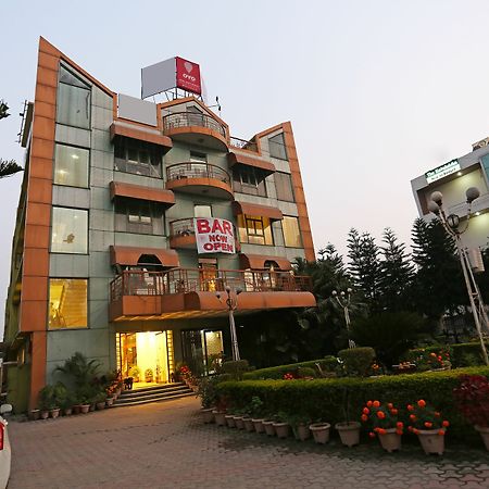 Oyo 10072 Hotel Amrit Regency Dehradún Kültér fotó