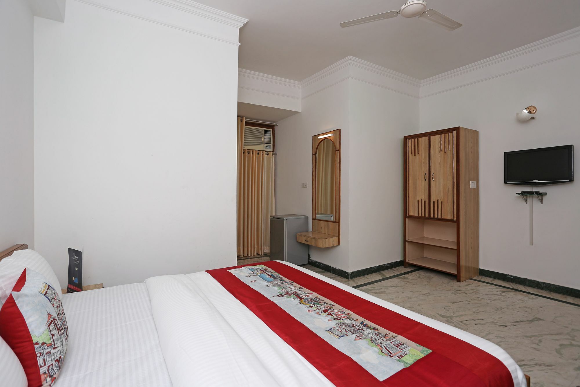 Oyo 10072 Hotel Amrit Regency Dehradún Kültér fotó