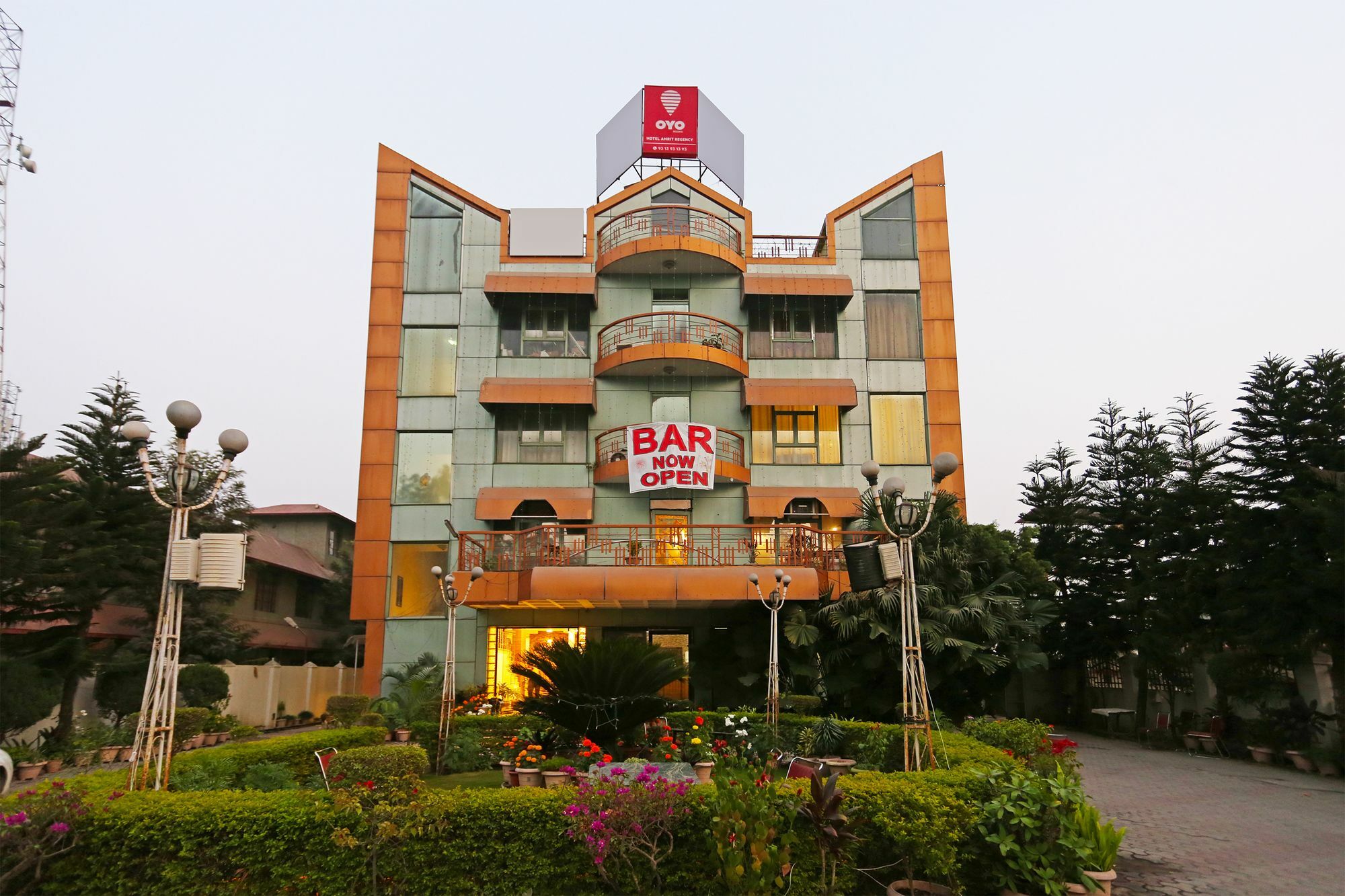 Oyo 10072 Hotel Amrit Regency Dehradún Kültér fotó