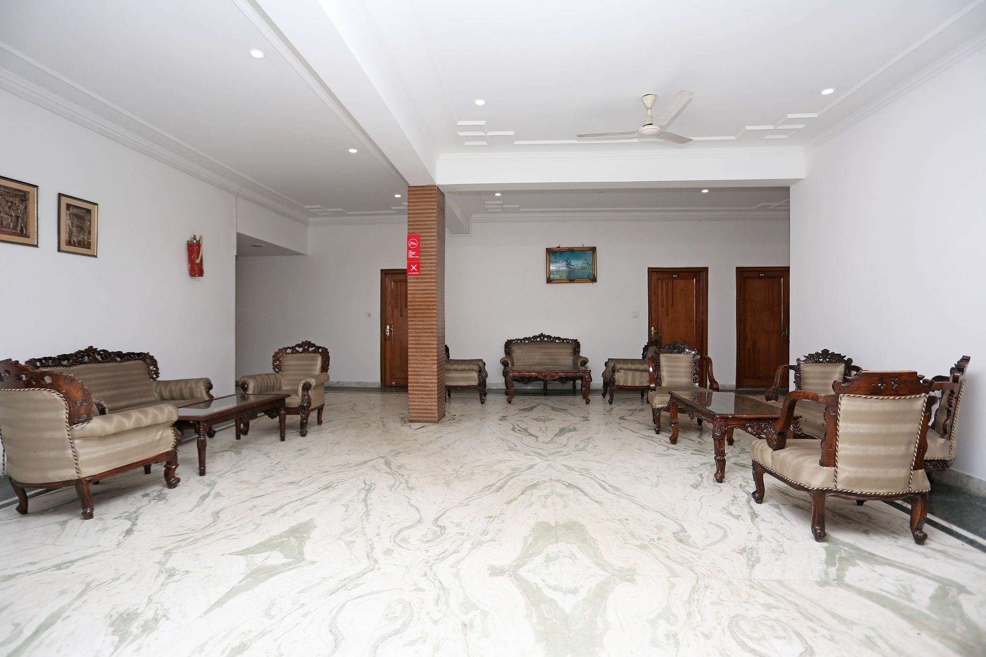 Oyo 10072 Hotel Amrit Regency Dehradún Kültér fotó